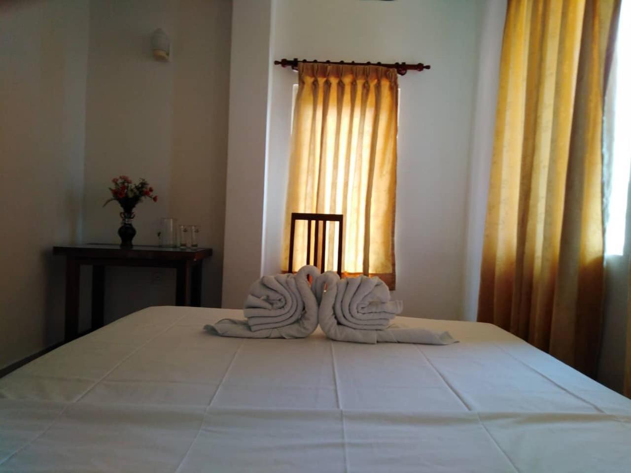 The Finz Hotell Hikkaduwa Eksteriør bilde