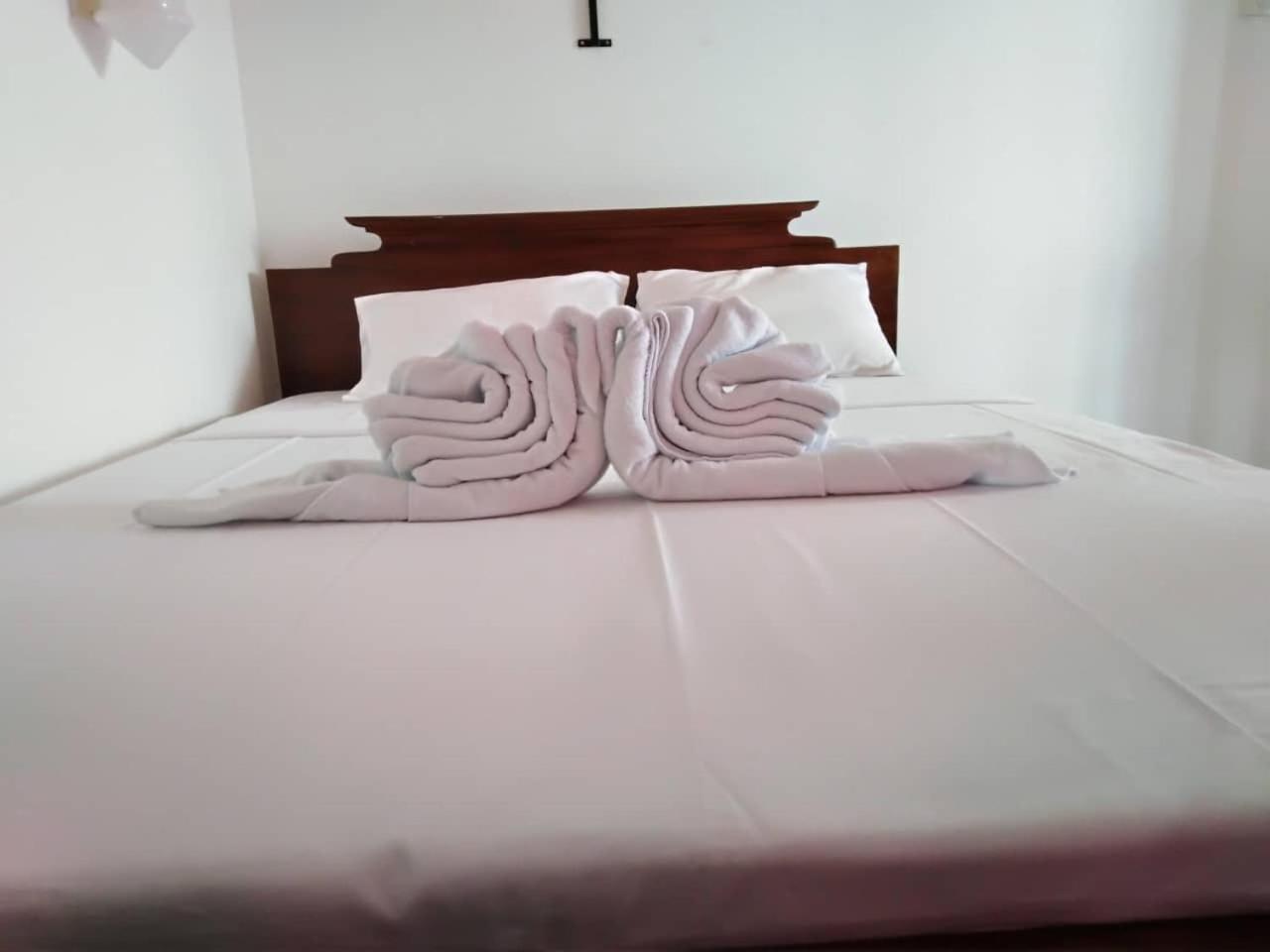 The Finz Hotell Hikkaduwa Eksteriør bilde